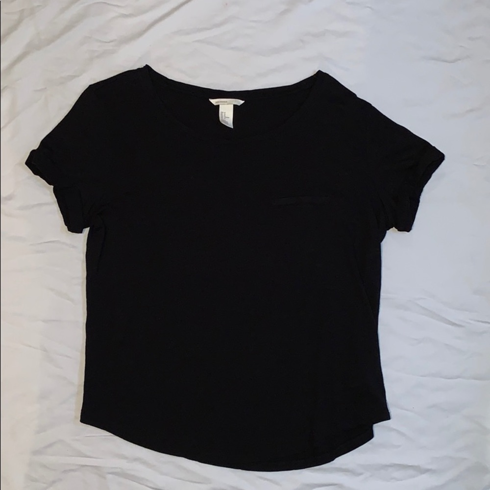 H&M Women’s black t shirt w cuffed sleeves size M